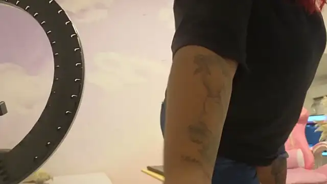 Catherine Smith  online show from October 7, 2025, 12:57 pm