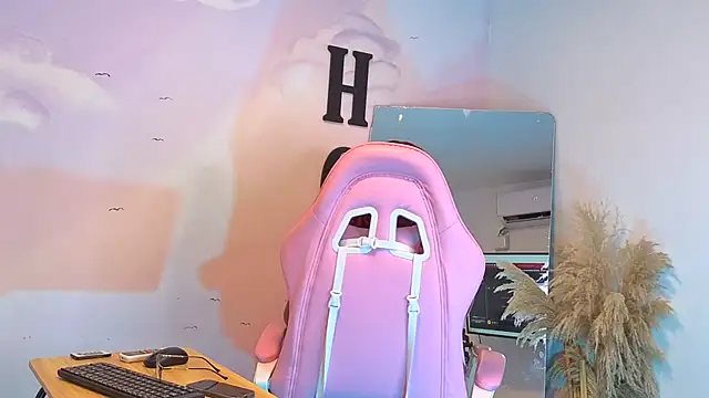 Catherine Smith  online show from October 15, 2025, 12:05 pm