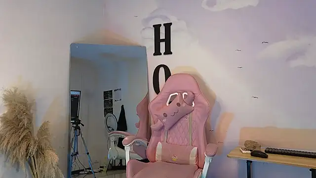 Catherine Smith  online show from October 24, 2025, 12:01 pm