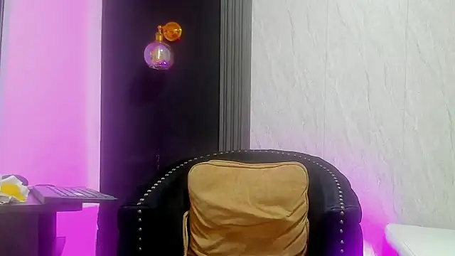 Catherine Smith  online show from November 8, 2025, 11:54 am