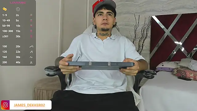 JamesDeker online show from September 26, 2025, 8:13 pm