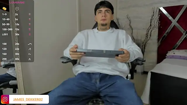 JamesDeker online show from September 30, 2025, 7:52 pm