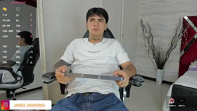 JamesDeker online show from October 4, 2025, 7:56 pm