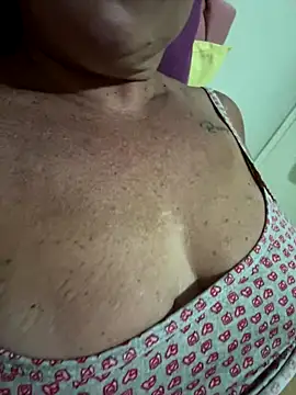 Snapshot of MaluLemos chatting on October 2, 2025, 6:26 pm MaluLemos online show from October 2, 2025, 6:26 pm