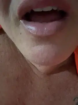 Snapshot of MaluLemos chatting on October 4, 2025, 2:20 am MaluLemos online show from October 4, 2025, 2:20 am