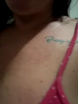 Snapshot of MaluLemos chatting on October 4, 2025, 9:35 pm MaluLemos online show from October 4, 2025, 9:35 pm