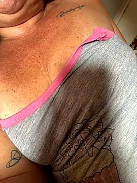 Snapshot of MaluLemos chatting on October 11, 2025, 10:03 am MaluLemos online show from October 11, 2025, 10:03 am