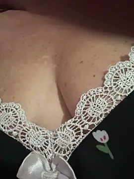 Snapshot of MaluLemos chatting on October 13, 2025, 1:55 pm MaluLemos online show from October 13, 2025, 1:55 pm