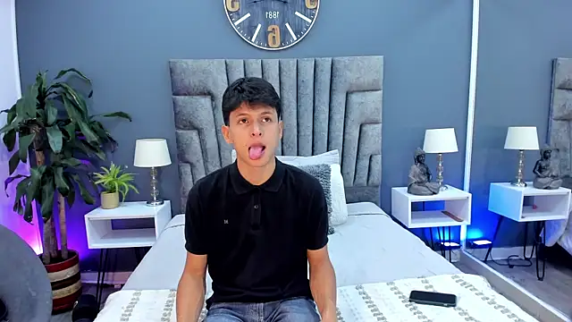 Snapshot of stephane_rouss chatting on October 24, 2025, 7:43 pm stephane rouss online show from October 24, 2025, 7:43 pm