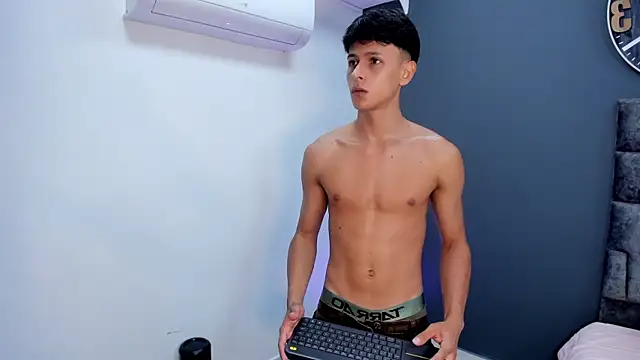 Snapshot of stephane_rouss chatting on November 4, 2025, 9:36 pm stephane rouss online show from November 4, 2025, 9:36 pm