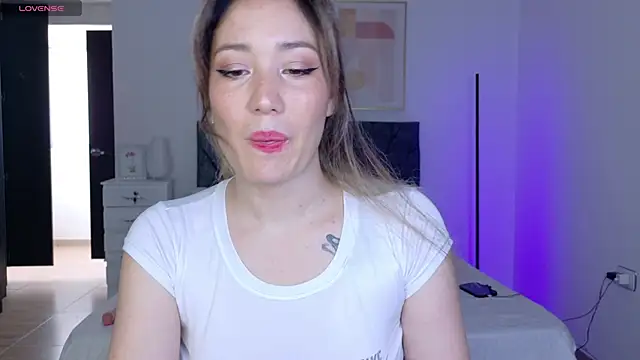Snapshot of Eliih_01 chatting on September 17, 2025, 5:47 pm Eliih 01 online show from September 17, 2025, 5:47 pm