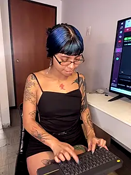 ZoeRaven Pink online show from October 20, 2025, 3:01 pm