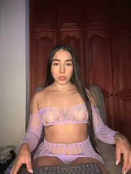 Snapshot of KaditaNavarro chatting on September 23, 2025, 12:24 am KaditaNavarro online show from September 23, 2025, 12:24 am