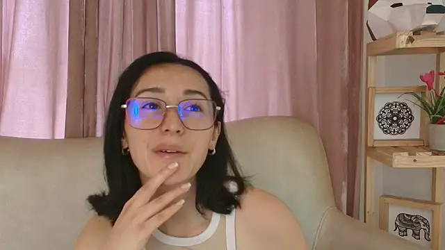 Snapshot of Ginevra_esposito chatting on April 8, 2026, 12:38 pm Ginevra esposito online show from April 8, 2026, 12:38 pm