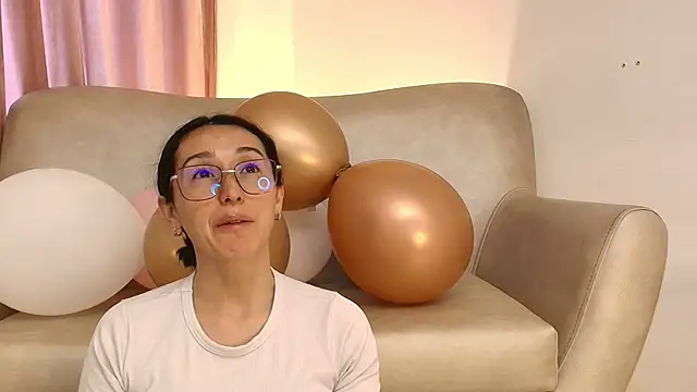Snapshot of Ginevra_esposito chatting on April 30, 2026, 12:44 pm Ginevra esposito online show from April 30, 2026, 12:44 pm