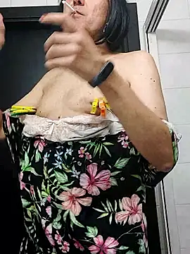 Snapshot of Emily_de_Carla chatting on October 6, 2025, 6:49 pm Emily de Carla online show from October 6, 2025, 6:49 pm