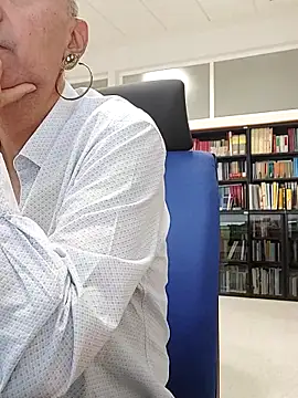 Snapshot of Emily_de_Carla chatting on October 7, 2025, 2:14 pm Emily de Carla online show from October 7, 2025, 2:14 pm