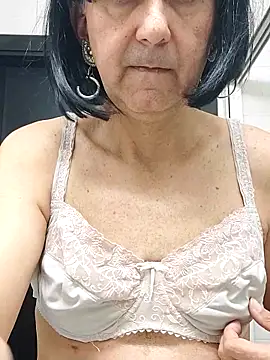 Snapshot of Emily_de_Carla chatting on October 13, 2025, 6:35 am Emily de Carla online show from October 13, 2025, 6:35 am