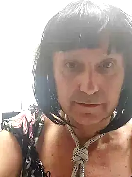 Snapshot of Emily_de_Carla chatting on October 15, 2025, 2:39 pm Emily de Carla online show from October 15, 2025, 2:39 pm