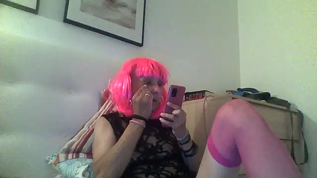 Snapshot of Emily_de_Carla chatting on October 19, 2025, 10:43 pm Emily de Carla online show from October 19, 2025, 10:43 pm