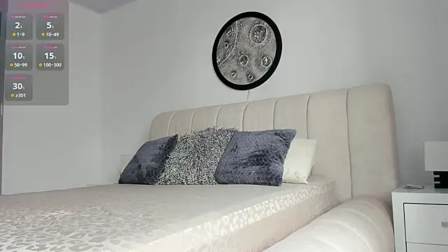 victoriia rose online show from September 17, 2025, 9:27 pm