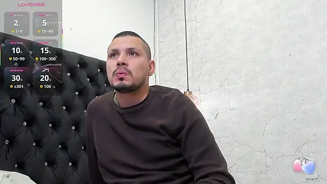 AndresSterling  online show from September 18, 2025, 11:29 pm