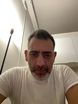 Snapshot of Skizzo6980 chatting on February 15, 2026, 2:08 am Skizzo6980 online show from February 15, 2026, 2:08 am