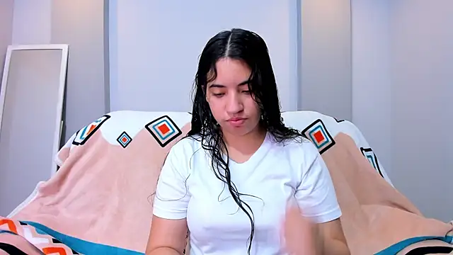 Nicol Chang online show from November 21, 2025, 8:18 pm