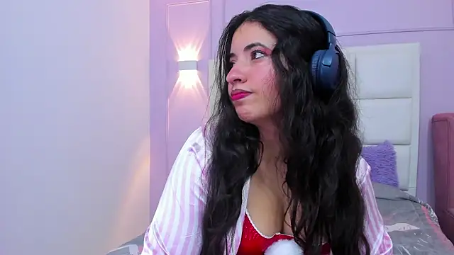 Nicol Chang online show from December 2, 2025, 8:15 pm