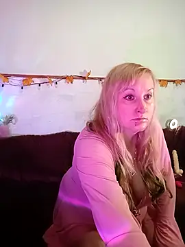 XHelenaX90 online show from November 13, 2025, 8:08 pm