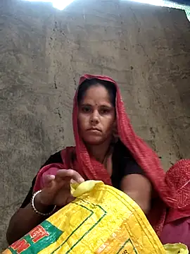 Hot-ilaiy online show from October 26, 2025, 1:44 am