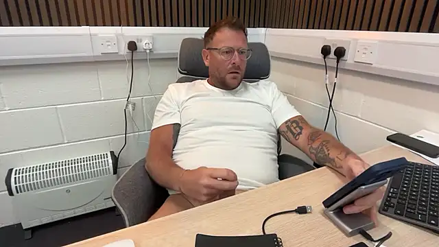 bilf1978 online show from April 13, 2026, 9:59 am