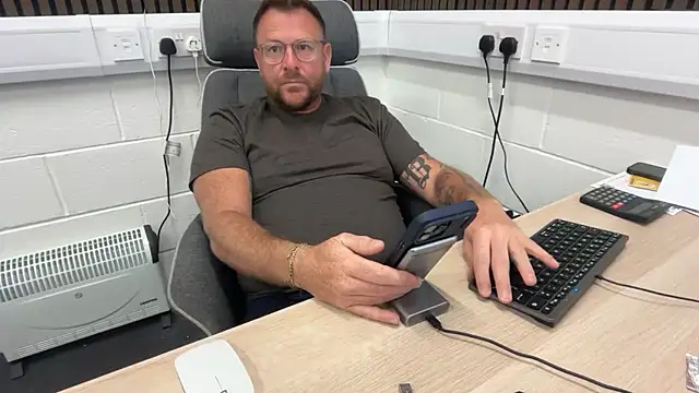 Snapshot of bilf1978 chatting on June 2, 2026, 6:04 am bilf1978 online show from June 2, 2026, 6:04 am