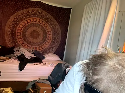 XanderOzzz online show from November 11, 2025, 9:26 pm