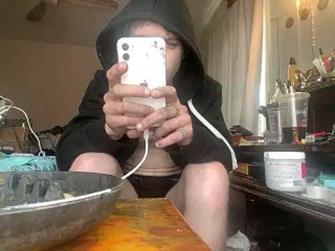 XanderOzzz online show from December 17, 2025, 2:45 pm