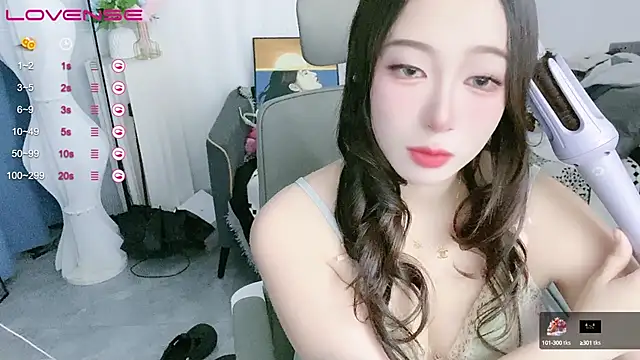 Snapshot of A_SR_001 chatting on September 27, 2025, 1:05 pm A SR 001 online show from September 27, 2025, 1:05 pm