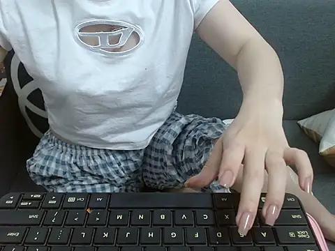 Lamoon 2k online show from October 21, 2025, 12:55 am