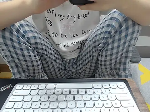 Lamoon 2k online show from October 28, 2025, 3:54 am