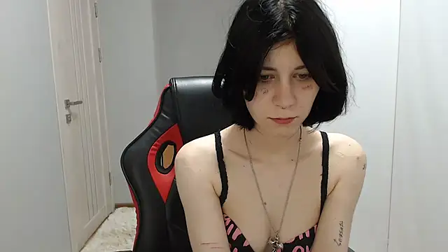 Snapshot of TinaQuiin chatting on September 16, 2025, 8:04 am TinaQuiin online show from September 16, 2025, 8:04 am