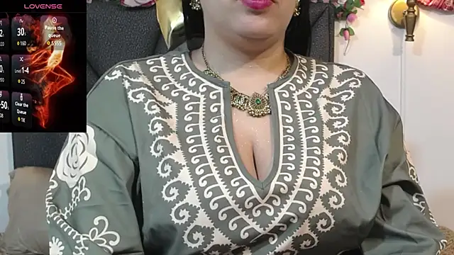IndraKaur  online show from November 7, 2025, 12:49 pm