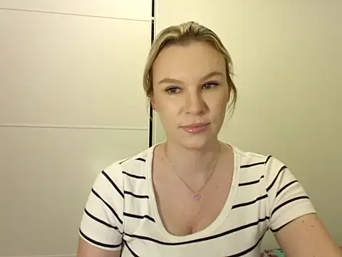 Snapshot of SadieBrilliance chatting on October 8, 2025, 6:05 pm SadieBrilliance online show from October 8, 2025, 6:05 pm