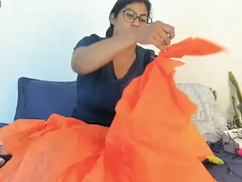  Miaa khalifa  online show from October 15, 2025, 12:16 pm