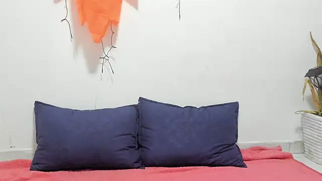  Miaa khalifa  online show from October 31, 2025, 12:39 pm