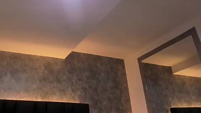 crystaldarliing online show from November 11, 2025, 2:17 pm