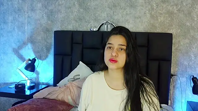 crystaldarliing online show from May 11, 2026, 7:00 pm