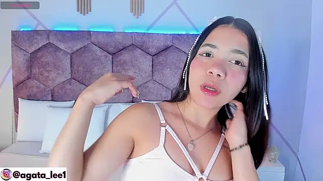 agataa lee online show from September 19, 2025, 4:03 am
