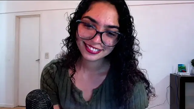 Snapshot of Ariagal chatting on October 18, 2025, 12:35 am Ariagal online show from October 18, 2025, 12:35 am