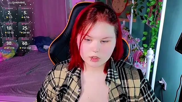 fillisfox  online show from November 25, 2025, 4:51 pm