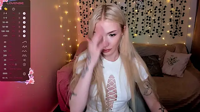 AnyaTaylor  online show from November 14, 2025, 4:44 am