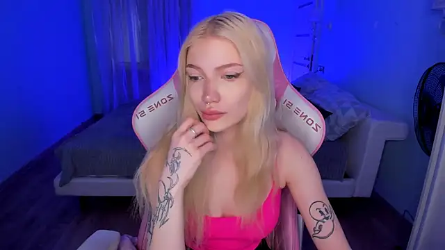 Snapshot of AnyaTaylor_ chatting on February 22, 2026, 2:45 am AnyaTaylor online show from February 22, 2026, 2:45 am